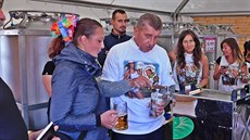 Andrej Babi epuje pivo na 28. roníku Slavností svijanského piva.