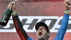 Tomá Slavík oslavuje vítzství v závodu fourcrossové série JBC 4X Revelations...