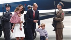 Vévodkyn Kate s princeznou Charlotte a princ William s princem Georgem...