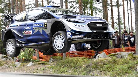 Estonský jezdec Ott Tänak s fordem byl nejrychlejí v úvodní rychlostní zkouce...