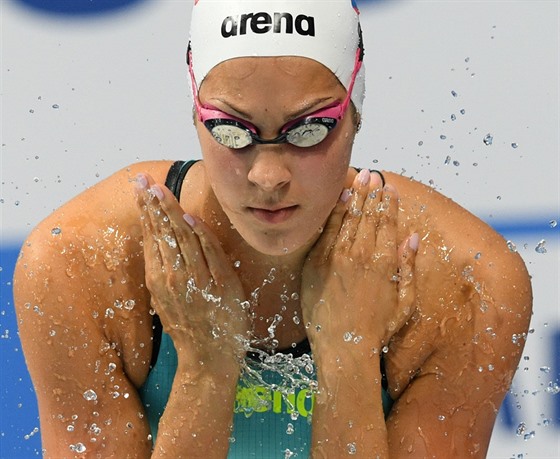 Lucie Svcená v Budapeti splnila limit na MS v krátkém bazénu.