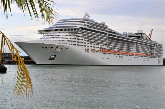 Tropická klasika: MSC Divina v kostarickém pístavu Puerto Limón