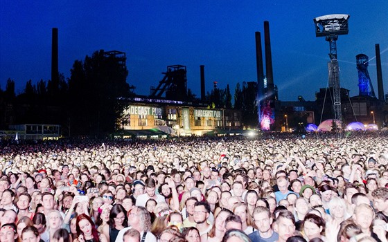 Přeprava desítek tisíců návštěvníků hudebního festivalu Colours of Ostrava není vůbec snadná.