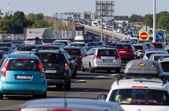 Doprava k Jadranu kolabuje. Situace u mýtné brány Luko u Záhebu (29. ervence...