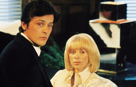 Alain Delon a Mireille Darcová ve filmu Ledová adra