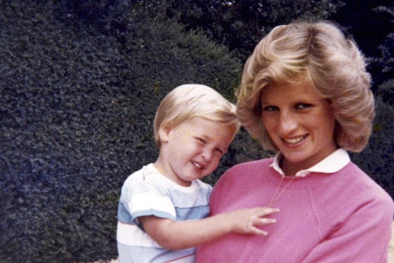 Těhotná princezna Diana a princ William na archivním snímku