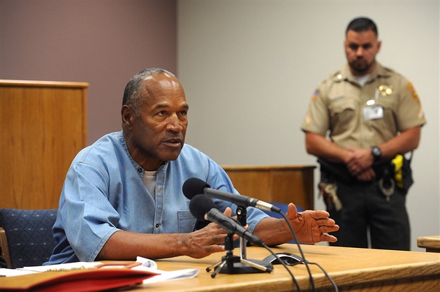 Zemřel O. J. Simpson. Proslavilo ho obvinění z vraždy i Bláznivá střela