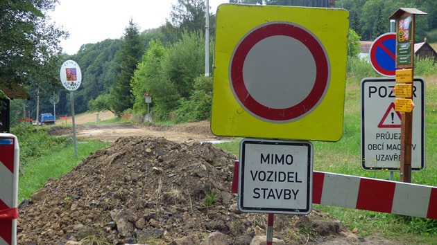 V ervenci zaala stavební firma s opravami silnic k pechodu na esko-polské...