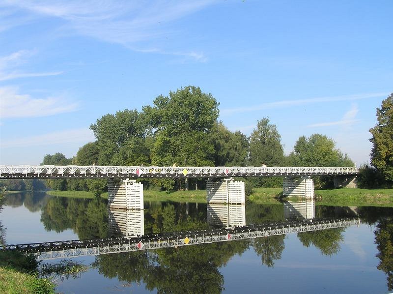 Most mezi Valy nad Labem a M�licemi bude nahrazen novým a �ir�ím.