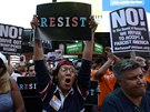 Times Square. Protest proti Trumpov rozhodnutí zakázat transsexuálm slubu v...