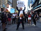 Times Square. Protest proti Trumpov rozhodnutí zakázat transsexuálm slubu v...