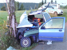 V nedli nad ránem auto narazilo do stromu na Liberecku, na míst zemel...