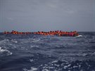 Záchranái ze panlské organizace Proactiva Open Arms zajistili u libyjských...