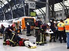 Záchranái oetují zranné na Francouzském nádraí v Barcelon (28. ervence...