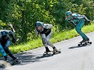 Jezdci na longboardech svi�t�li a� devades�tikilometrovou rychlost�.