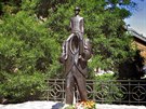 Tém tymetrový bronzový pomník Franze Kafky od sochae Jaroslava Róny je od...