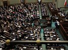 Polský parlament schválil kontroverzní zákon o reorganizaci nejvyího soudu....
