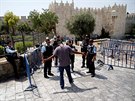 U vstup do jeruzalémského Starého msta probíhají policejní kontroly a stojí...