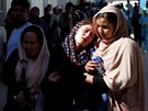 Pi sebevraedném atentátu v afghánském Kábulu zemelo nejmén ptaticet lidí...