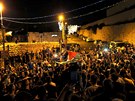 Palestinci ped Lví bránou v Jeruzalém oslavují rozhodnutí Izraele odstranit...