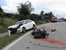 U Sudom��ic p�ejel motork�� do protism�ru, kde se �eln� srazil s osobn�m autem....