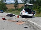 U Sudom��ic p�ejel motork�� do protism�ru, kde se �eln� srazil s osobn�m autem....