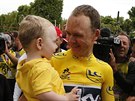 DOBRÝ, TÁTO! Chris Froome slaví tvrtý titul na Tour de France se synem...