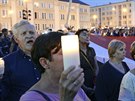 Ped budovou nejvyího soudu v Polsku protestují odprci zákona, který omezí...