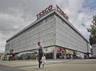 Obchodní dm Tesco na Americké tíd v Plzni. (25. ervence 2017)