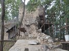 Oprava vchodn hradby lukovskho hradu.