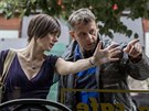 Herečka Klára Issová a režisér Filip Renč při natáčení komedie Zoufalé ženy...