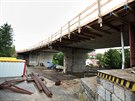 Na hlavním silniním tahu u erné Hory opravují most, silniní doprava je proto...