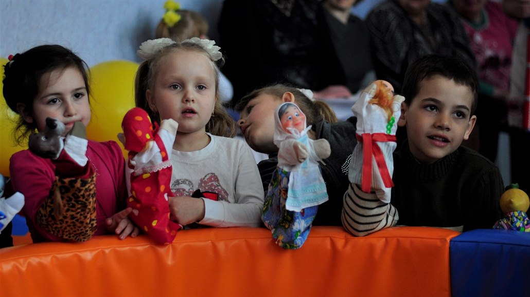 D�tská herna v Novobachmutovce na východ� Ukrajiny