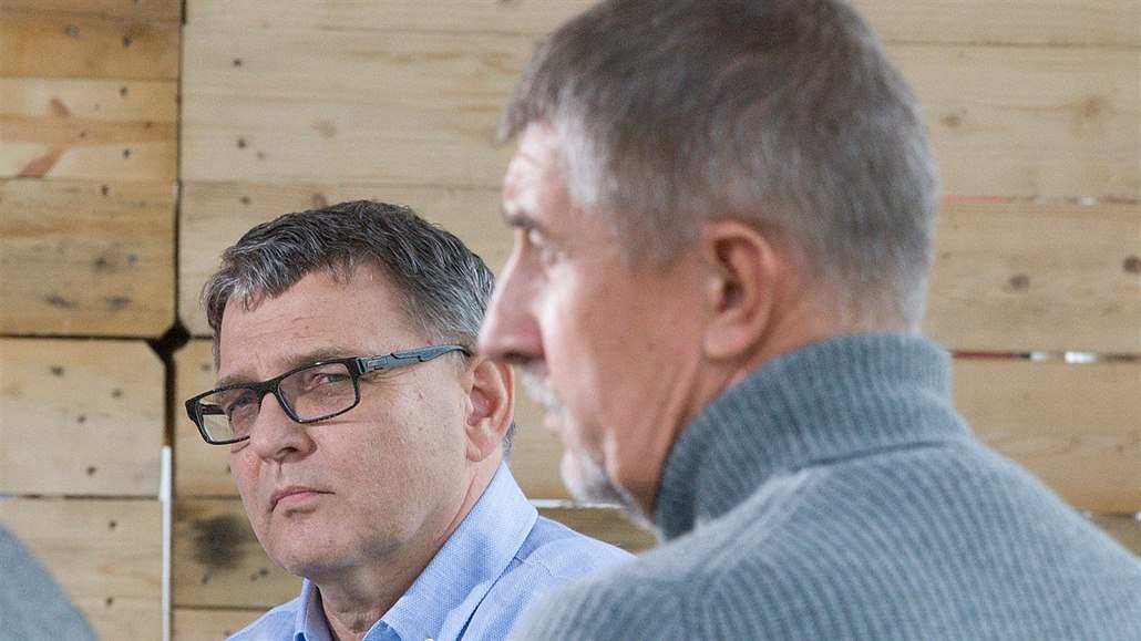 Lubomír Zaorálek (vlevo) a Andrej Babi� v debat� na festivalu Benátská! v...