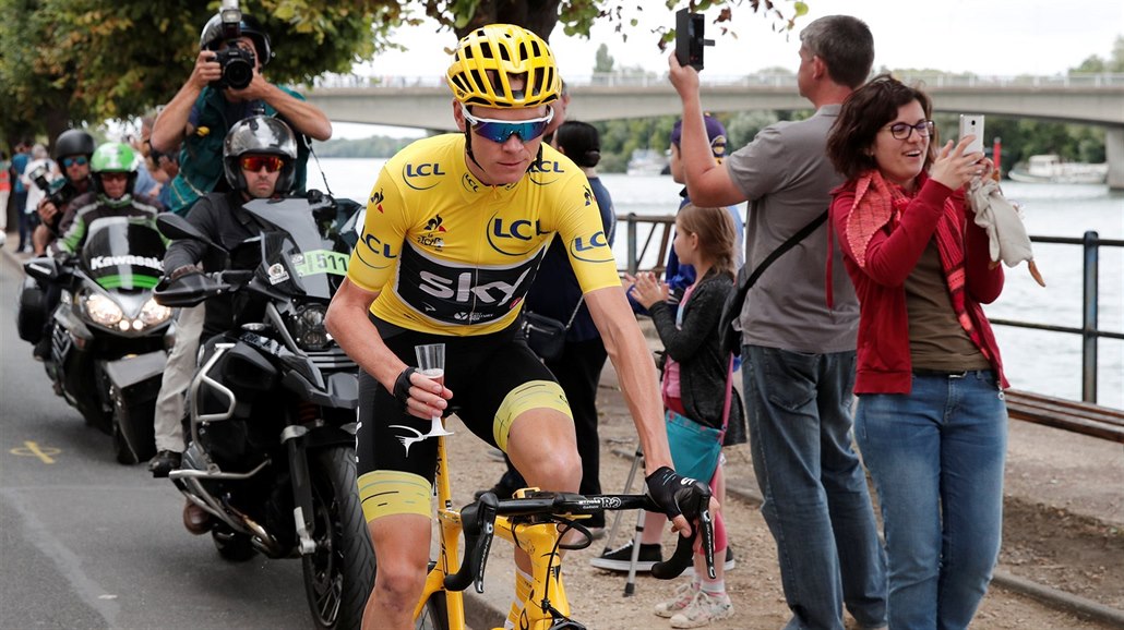 Na Tour de France slavil Chris Froome počtvrté vítězství. Bude slavit po Vueltě double?