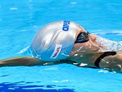 Česká plavkyně Simona Baumrtová při závodě na 50 metrů znak.