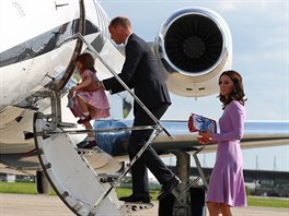 Královská rodinka nastupuje do letadla smr Londýn (21. ervence 2017)