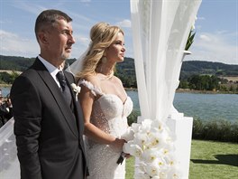 Budoucí novomanželé Babišovi během obřadu (29. července 2017)