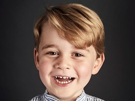 Princ George na novém oficiálním portrétu