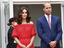 Vévodkyn Kate a princ William na zahradní párty na britské ambasád v Nmecku...