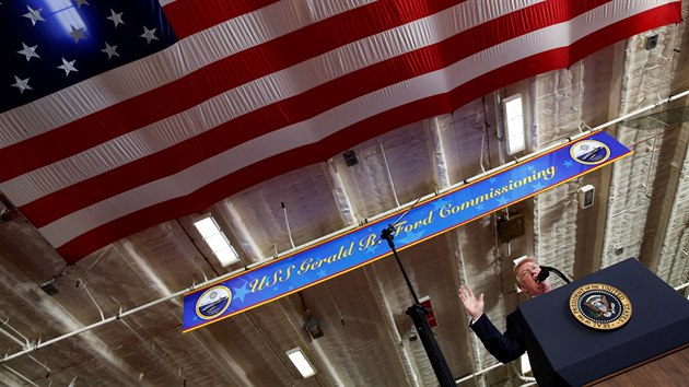 Americk prezident Donald Trump na palub letadlov lodi USS Gerald Ford (22. ervence 2017)