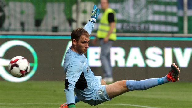 BEZ ANCE. Tomer Chencinski v brance Shamrock Rovers inkasuje na hiti Mlad Boleslavi.