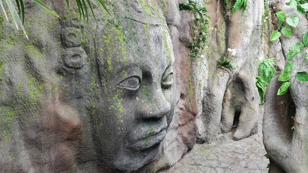 Dekorace jsou inspirovány detaily z chrámu Angkor Vat.