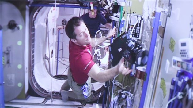 Snímky pořídil astronaut Thomas Pesquet z ESA. Podmínky mu ztěžovala nulová gravitace.