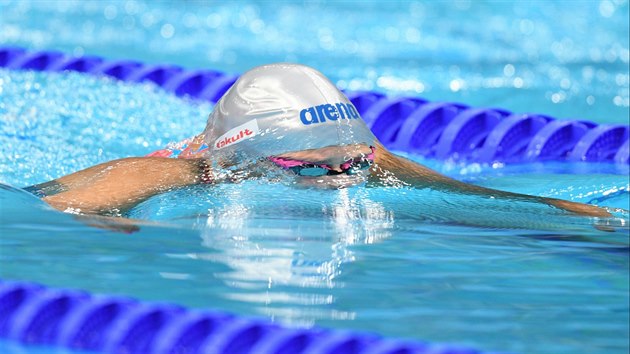 esk plavkyn Martina Moravkov pi rozplavb na trati 200 metr prsa.