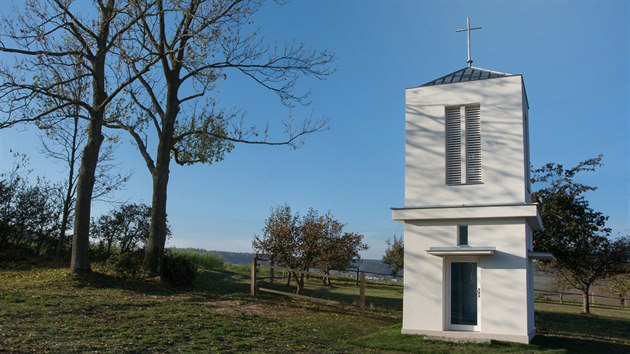 Obecn kaple se zvonic v obci Mladoovice -  Deblov. Nominace na titul Stavba roku 2017 v Pardubickm kraji - kategorie 2.