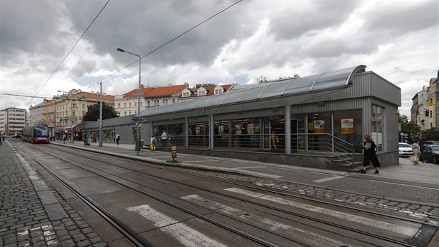 st obyvatel Prahy 7 v minulosti dala, aby z Letenskho nmst zmizel supermarket. Jednn radnice s majitelem vak dopadlo nespn. Praha chce kupovat strategick pozemky na svm zem, aby takovm ppadm pedela.