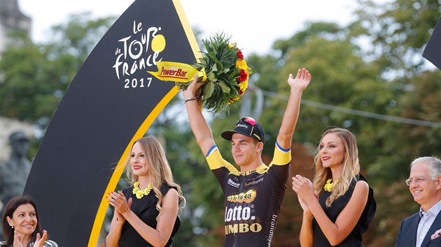 Dylan Groenewegen slav premirov vtzstv na Tour na pdiu v Pai.