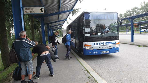 St�vaj�c� autobusov� n�dra�� v Humpolci. V p�ipravovan�m integrovan�m dopravn�m syst�mu na n�j, ale ani na n�dra�� budouc�, nechce kraj autobusy pou�t�t. Podle n�j je p��li� daleko od centra m�sta.