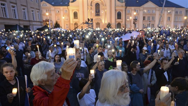 V ulicích polských měst protestují odpůrci zákona, který omezí nezávislost justice. V noci zákon schválil Senát. (21. 7. 2017)